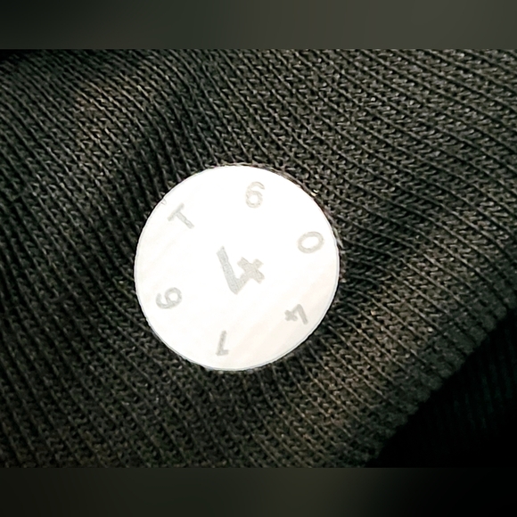 Lululemon Featherlight Tight Size 4. - Picture 11 of 15